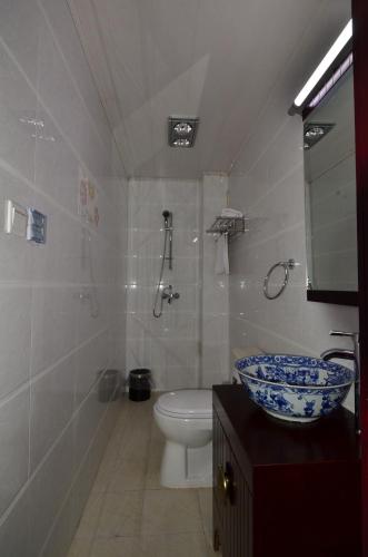 Bathroom, Qianmen Courtyard Hotel near Qianmen Dajie Street