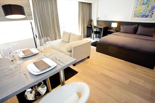 Flat Moliere - image 3