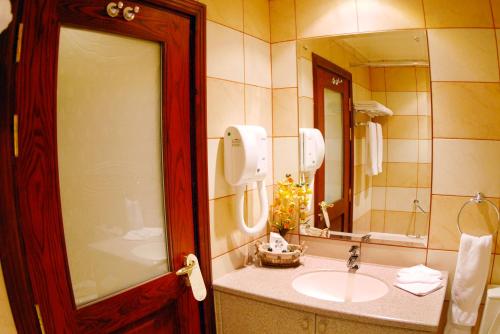 Al Liwan Suites Room Type - Standard Double Suite