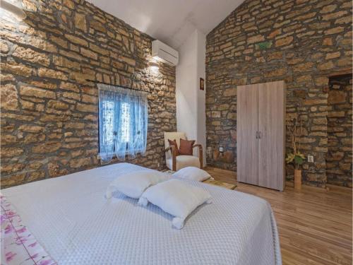  Awesome home in Jural with WiFi, 4 Bedrooms and Outdoor swimming pool in Jural