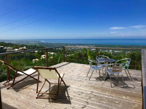 Lounge des hauts 3 maisons à L'étang-Salé sans vis à vis avec vue panoramique Océan et Montagne - Chambre d'hôtes - L'Etang-Salé