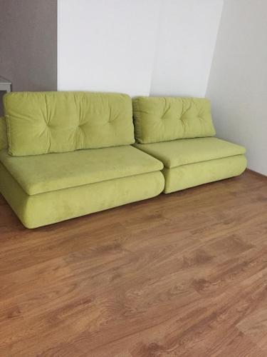 2 double beds, 5 twin beds, 1 sofa bed