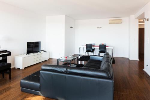  Skyscraper Riverview Lisbon with Indoor Pool in Lissabon