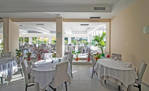 ห้องอาหาร, Risthotel Airport near สนามบินตริเอสเต-ฟริอูลิ เวเนเซีย จูเลีย