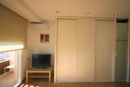 Apartamento CasaTuris en el corazon de Alicante A118 - image 5