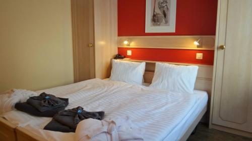 1 queen bed