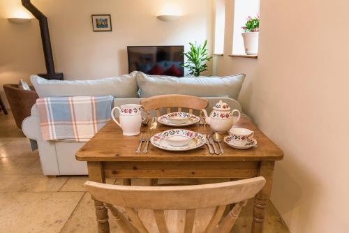 Cottage 2 New Yatt Farm in North Leigh