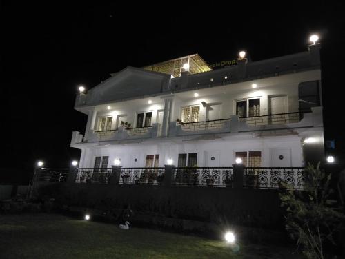 Food and beverages, DrizzleDrop Inn in Elk Hills