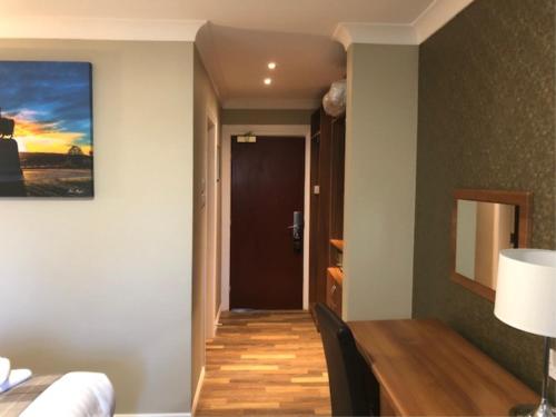 King Robert Hotel - image 8