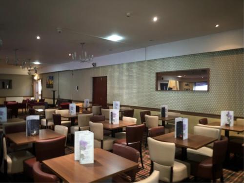 King Robert Hotel - image 12