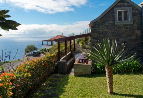  Casa da Manta - Palheiro, Unterkunft in Fajã da Ovelha