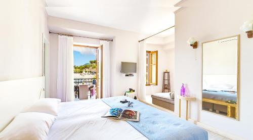 Suite with Sea View image 4