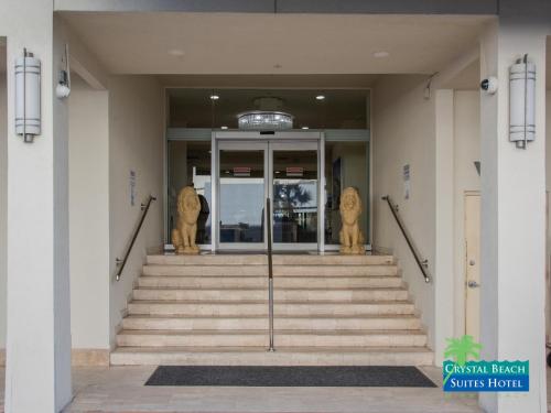 Crystal Beach Suites Oceanfront Hotel - image 12