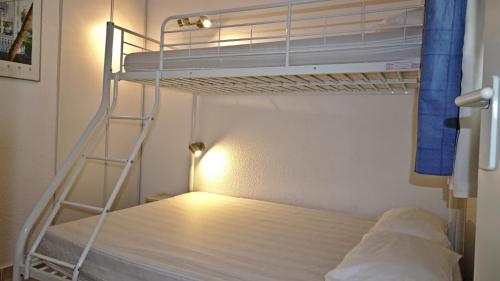 2 bedrooms, 4 beds