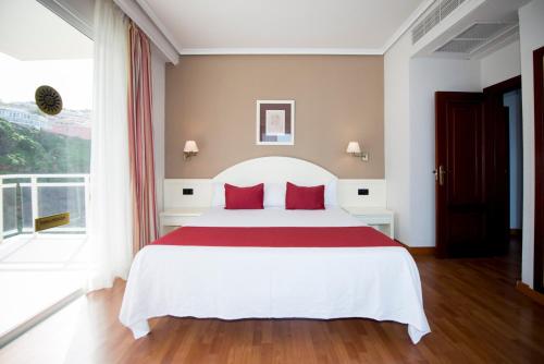 Standard Double Room image 2