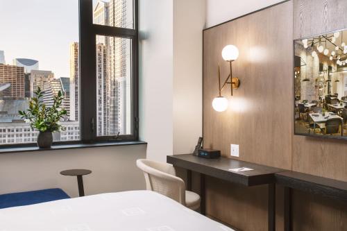 Arlo Chicago - image 5