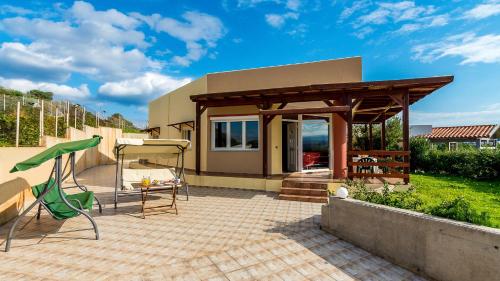  Villa Helen 200m from the beach in Tersanas in 73100 Tersanas