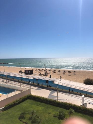 Apartment Girasol Front Beach Quarteira Algarve in คาตีรา