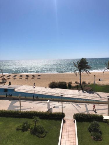 Apartment Girasol Front Beach Quarteira Algarve in คาตีรา