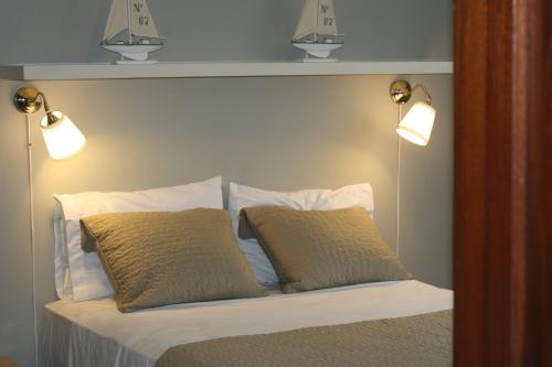 3 bedrooms, 8 beds