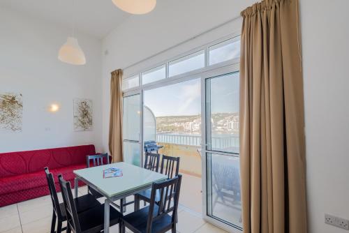 Blue Harbour 4 – Seafront 3 bedroom self catering holiday apartment with terrace - image 12