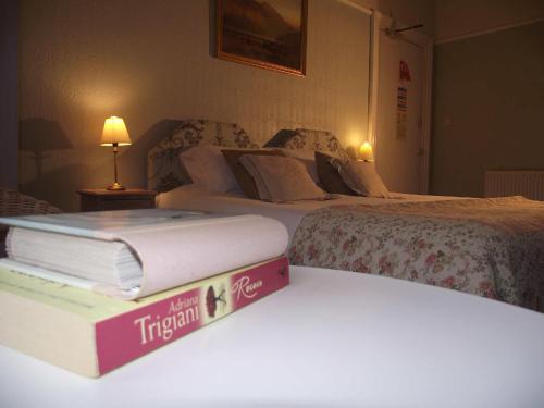 3 twin beds