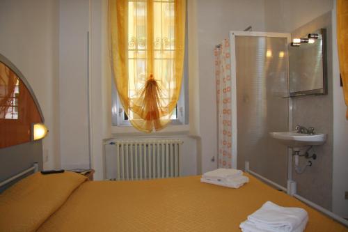 Hotel Adelchi Room Type - Double or Twin Room with Shared Bathroom