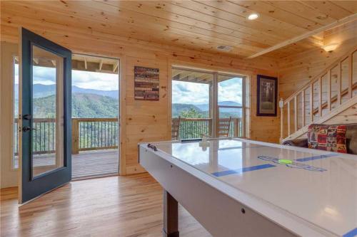 All About The View 6 Bedrooms Theater Mountain View New Construction Sleeps 12 - image 2
