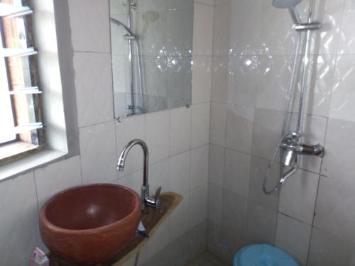 Bathroom, Bintang Bolong Lodge in Bintang