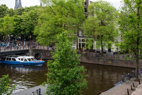 Værelse, lille, udsigt over kanal