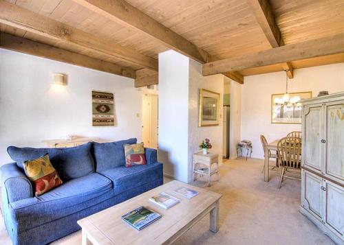 Artist Road #18 2 Bedrooms Sleeps 4 Flat Screen TV Pool Access WiFi - image 8