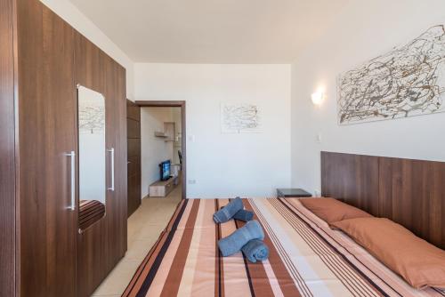 GetawaysMalta - Seashells 2-bedroom Apartment in Bugibba - image 12