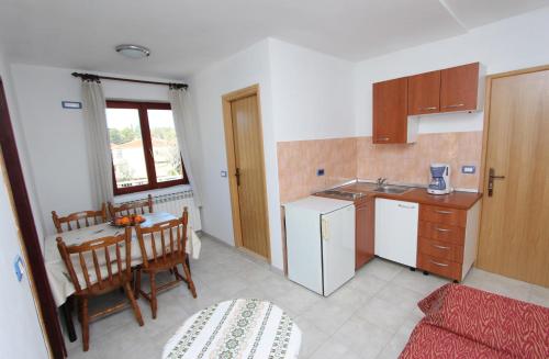 One-Bedroom Apartment with Balcony and Sea View image 8