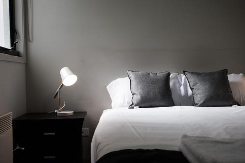 ReadySet Apartments on Altona - Kingsville