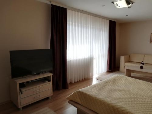 Heat Complex Family Hotel in 佩什泰拉