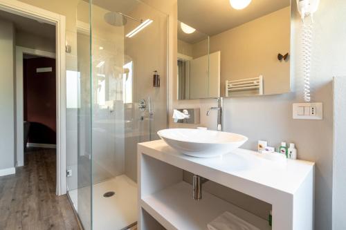 CHARMING MOMENT di Villa Porta - Residenza Ortensia - 샤워실