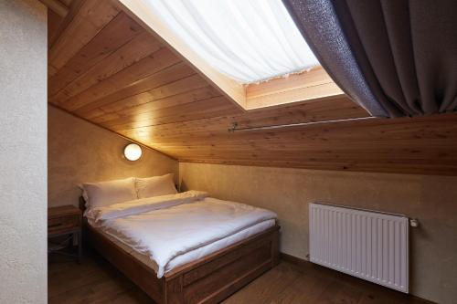 Single Room in Attic with Spa Access