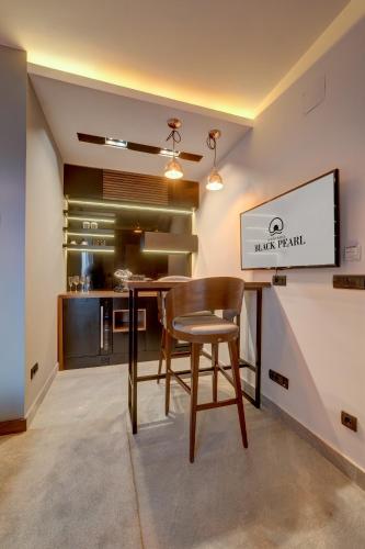 Black Pearl Luxury Suites - image 12