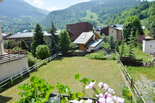 Apartment with Mountain View