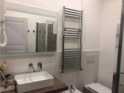 Pantheon Luxury Suite - image 7