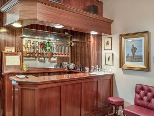 Brook Hotel The 3-star Brook Hotel offers comfort and convenience whether youre on business or holiday in London. The hotel offers a wide range of amenities and perks to ensure you have a great time. Bar are the