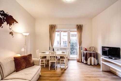 Aura Paradise Apartment - image 12