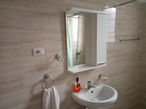 Guest House Baba Lluka - image 3