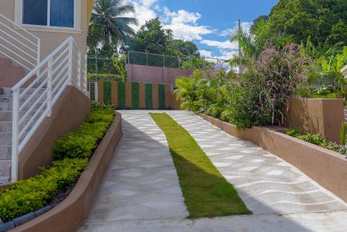 Tropical Luxury Dreams in โคโคนัทโกรฟ