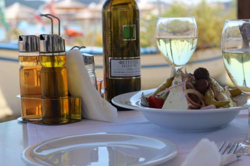 Restoran, Marinis Boutique Rooms in Iraklitsa