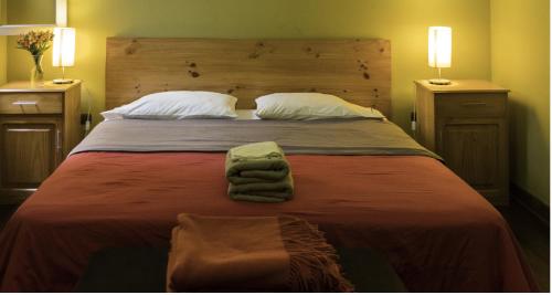 1 king bed, 1 twin bed