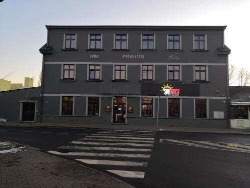 Sun-House Pension - ParkingFree Limited spaces- in Prague 09