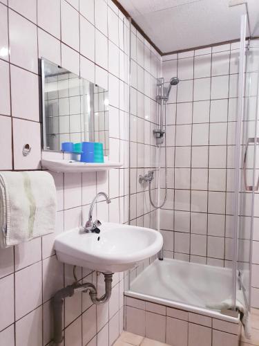 Vierbettzimmer, dusche