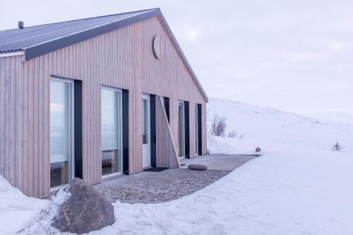 Apartment in the country, great view Apt. B in Svalbardseyri
