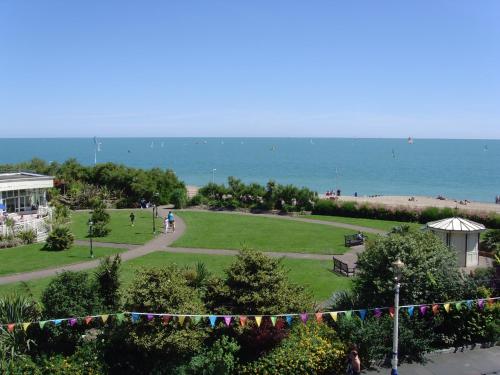 Breakers Bed and Breakfast – Eastbourne